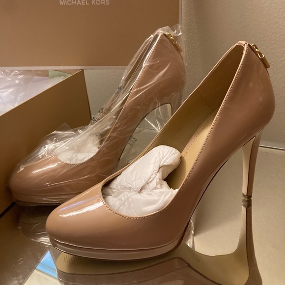 Michael Kors Pumps/Heals - Picture 1 of 5
